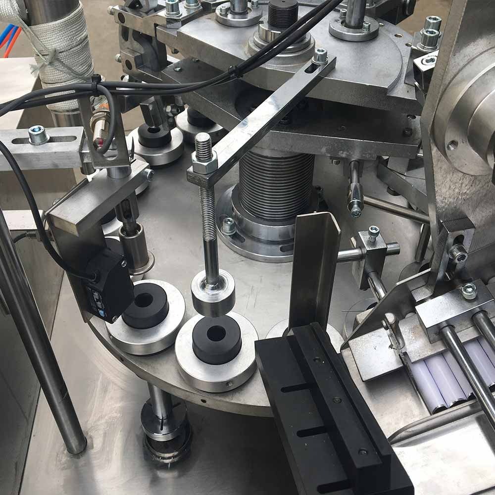 Macchina riempitrice e sigillatrice semiautomatica per tubi in alluminio VK-TFS-006A