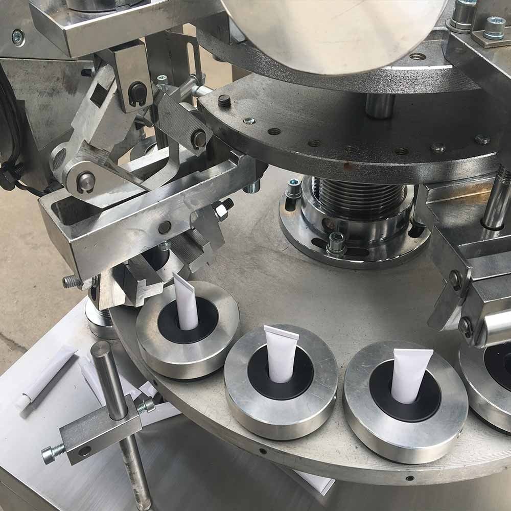 Macchina riempitrice e sigillatrice semiautomatica per tubi in alluminio VK-TFS-006A