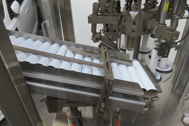 VK-TFS-009A Macchina automatica per il riempimento e la crimpatura di tubi metallici
