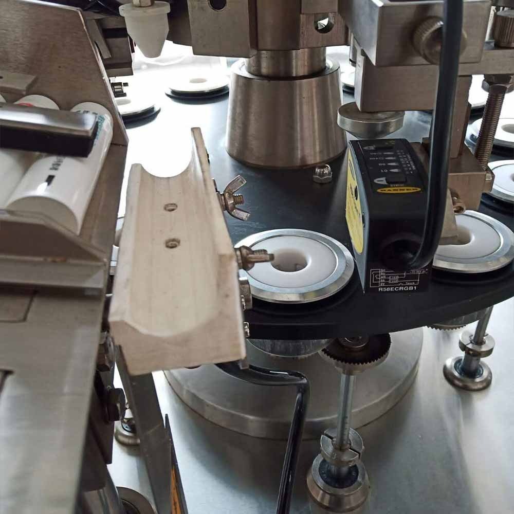 VK-TFS-009A Macchina automatica per il riempimento e la crimpatura di tubi metallici
